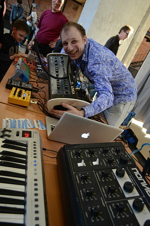 музыка, синтезатор, электроника, выставка